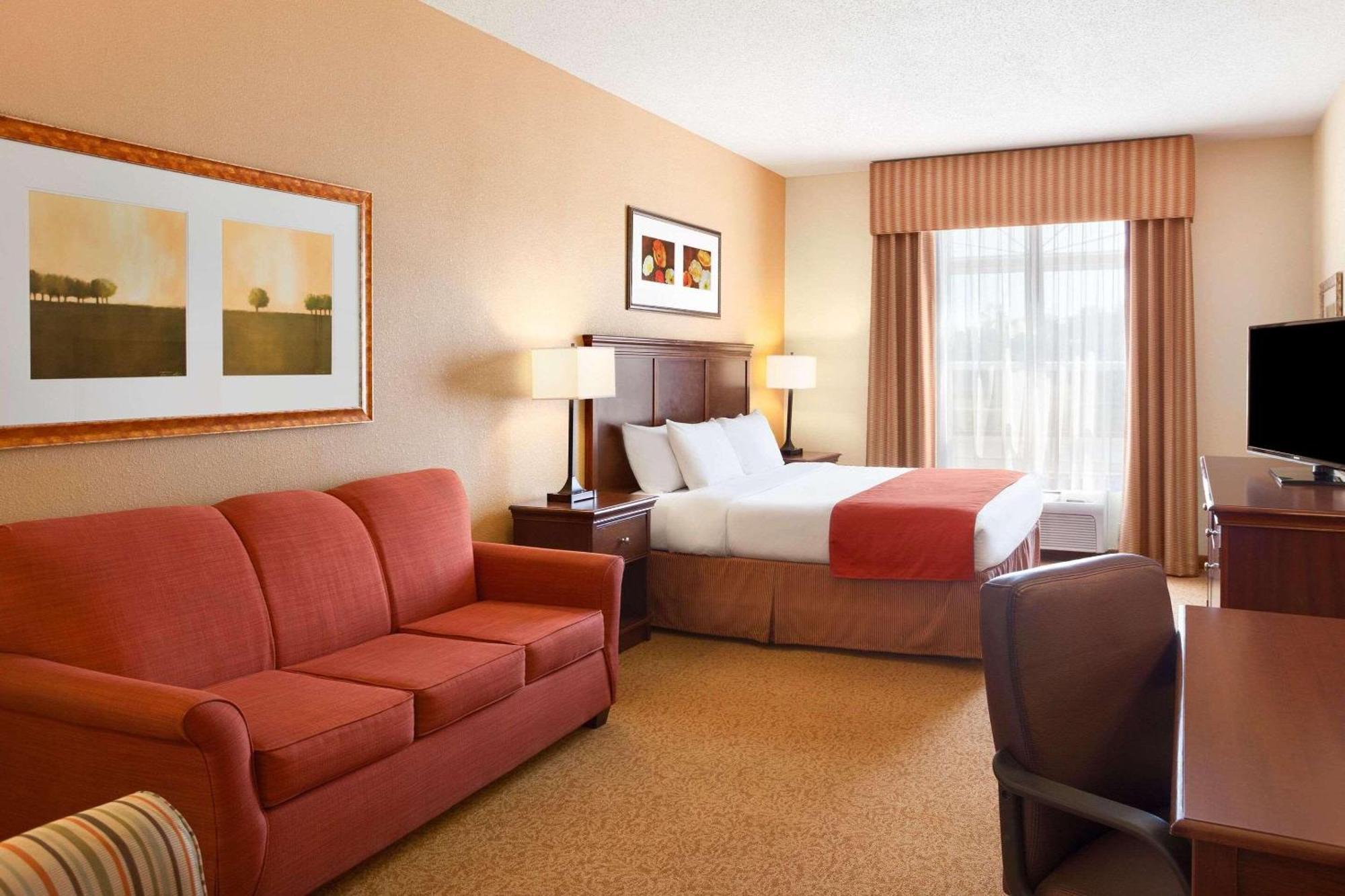 Country & By Radisson, Lexington Park Hotel 3*