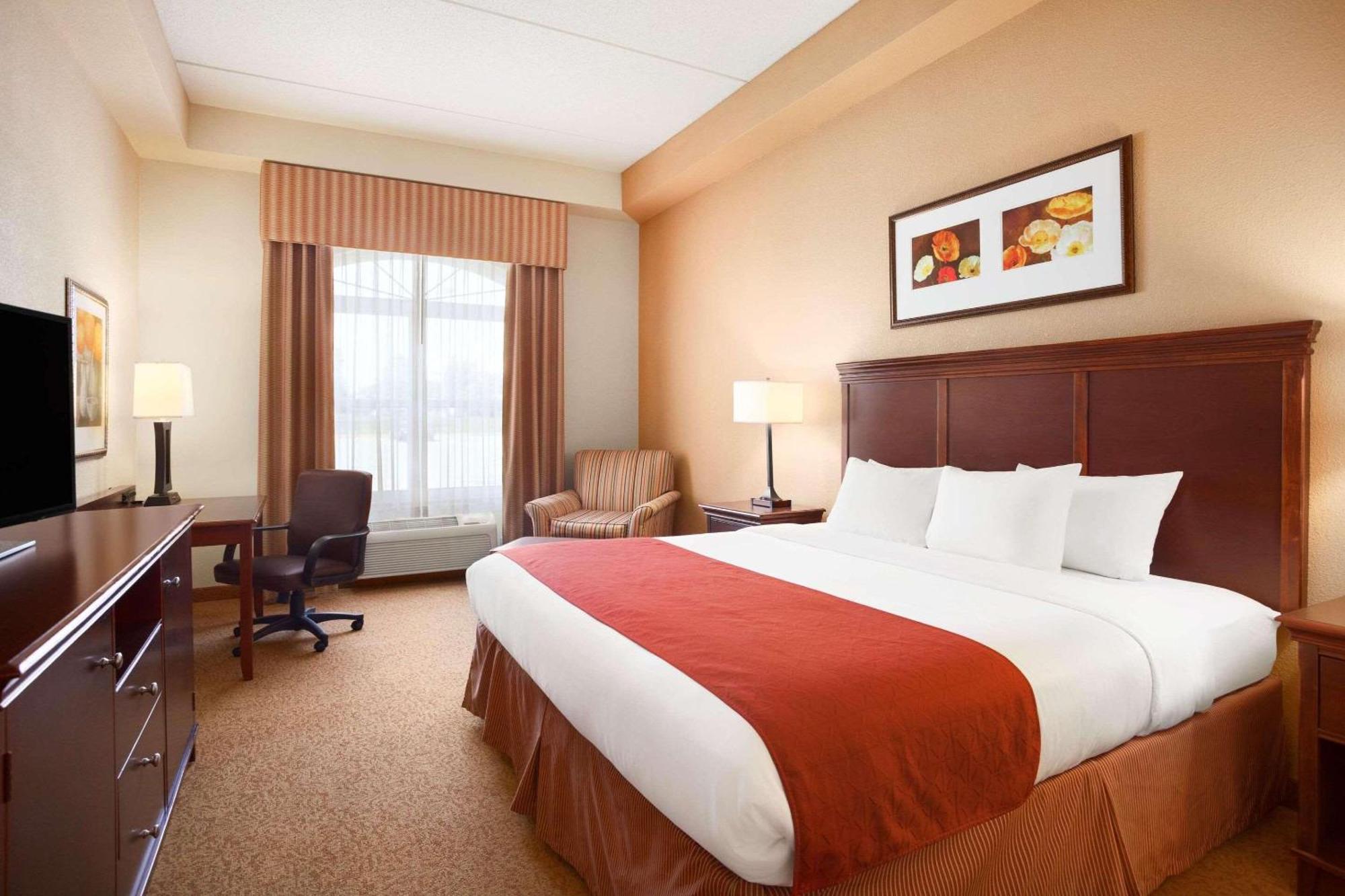 Hotel Country & By Radisson, Lexington Park 3*