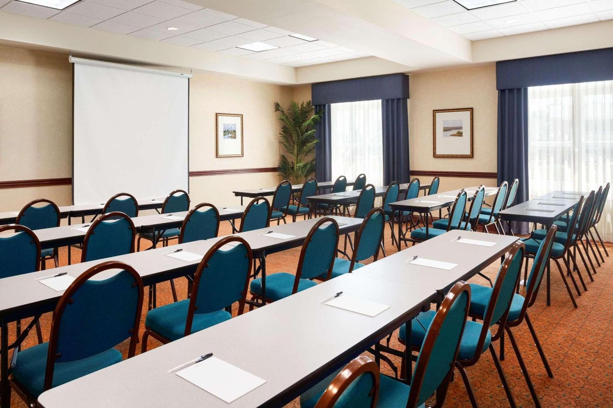 Country & By Radisson, Lexington Park 3*