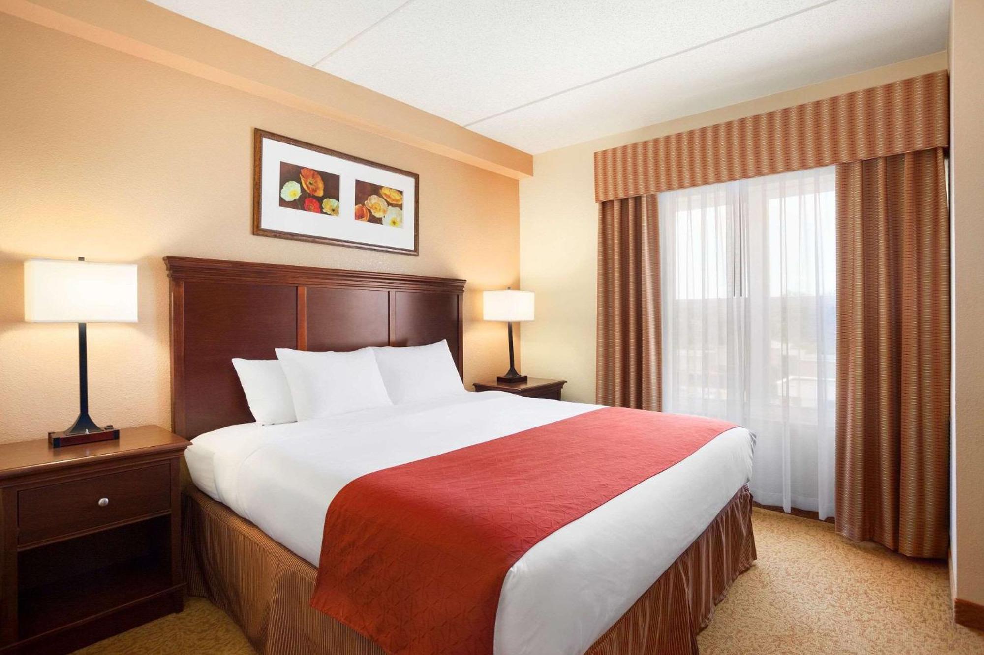 Country & By Radisson, Lexington Park
