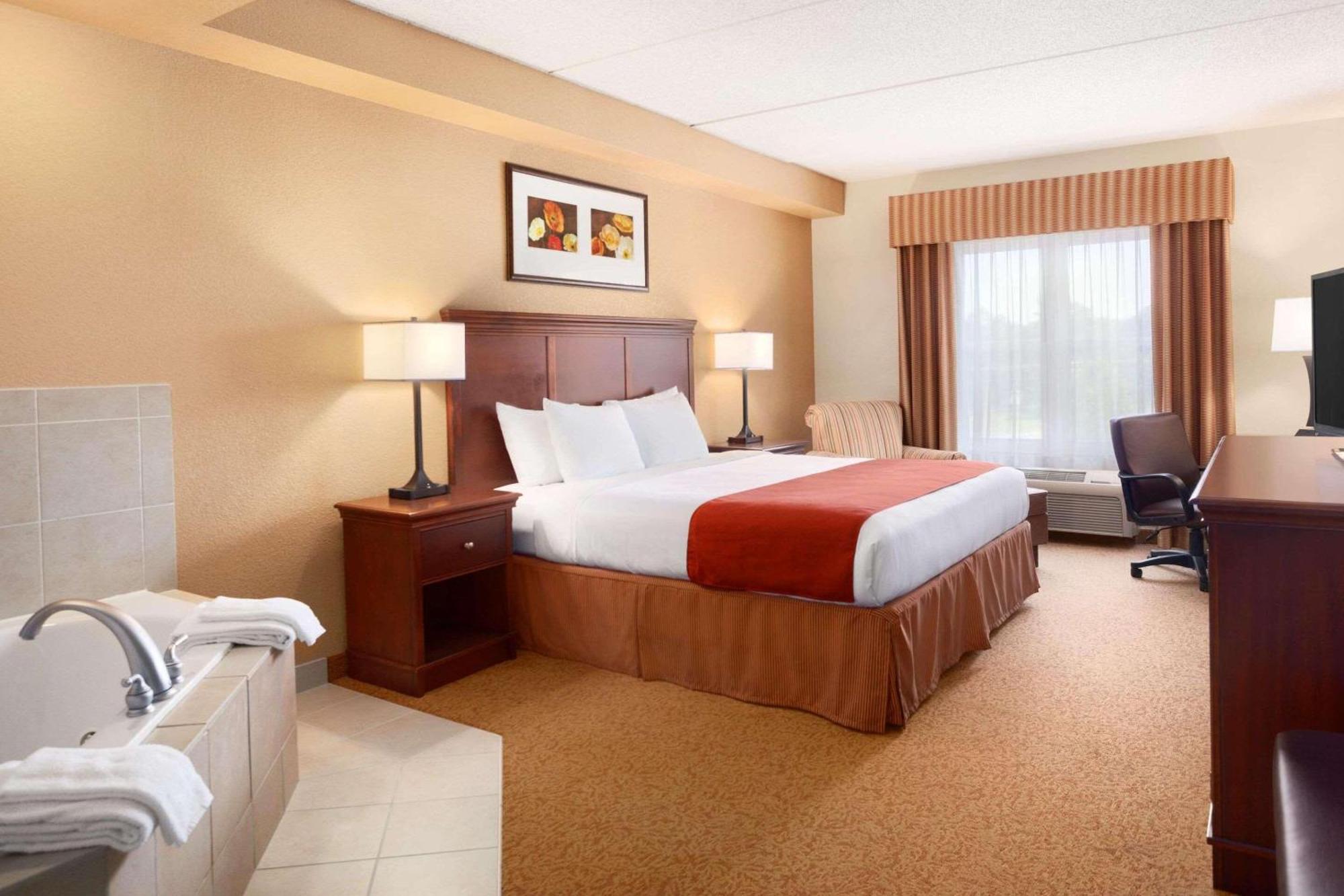 Country & By Radisson, Lexington Park 3* California