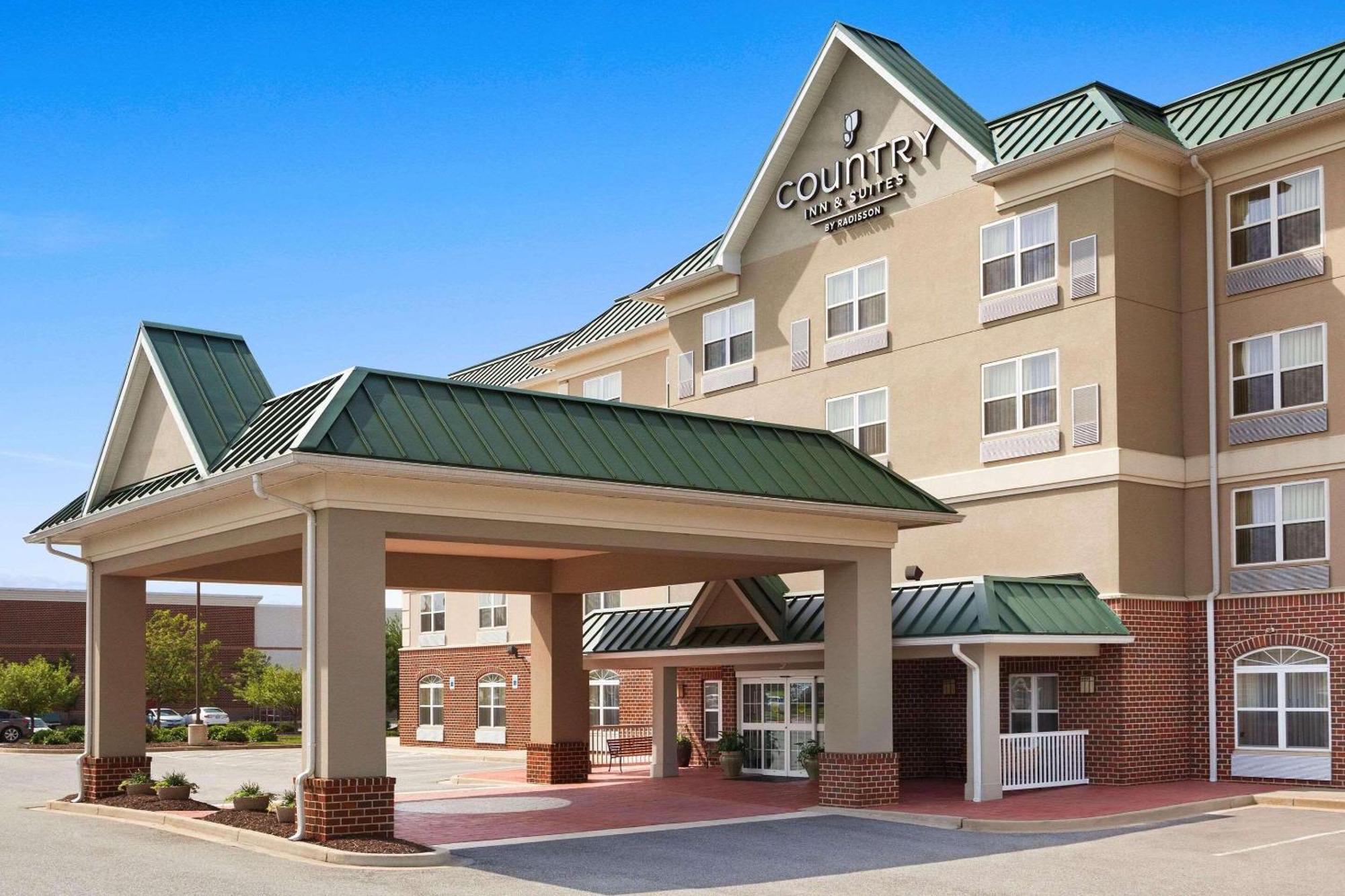 Country & By Radisson, Lexington Park Hotel California