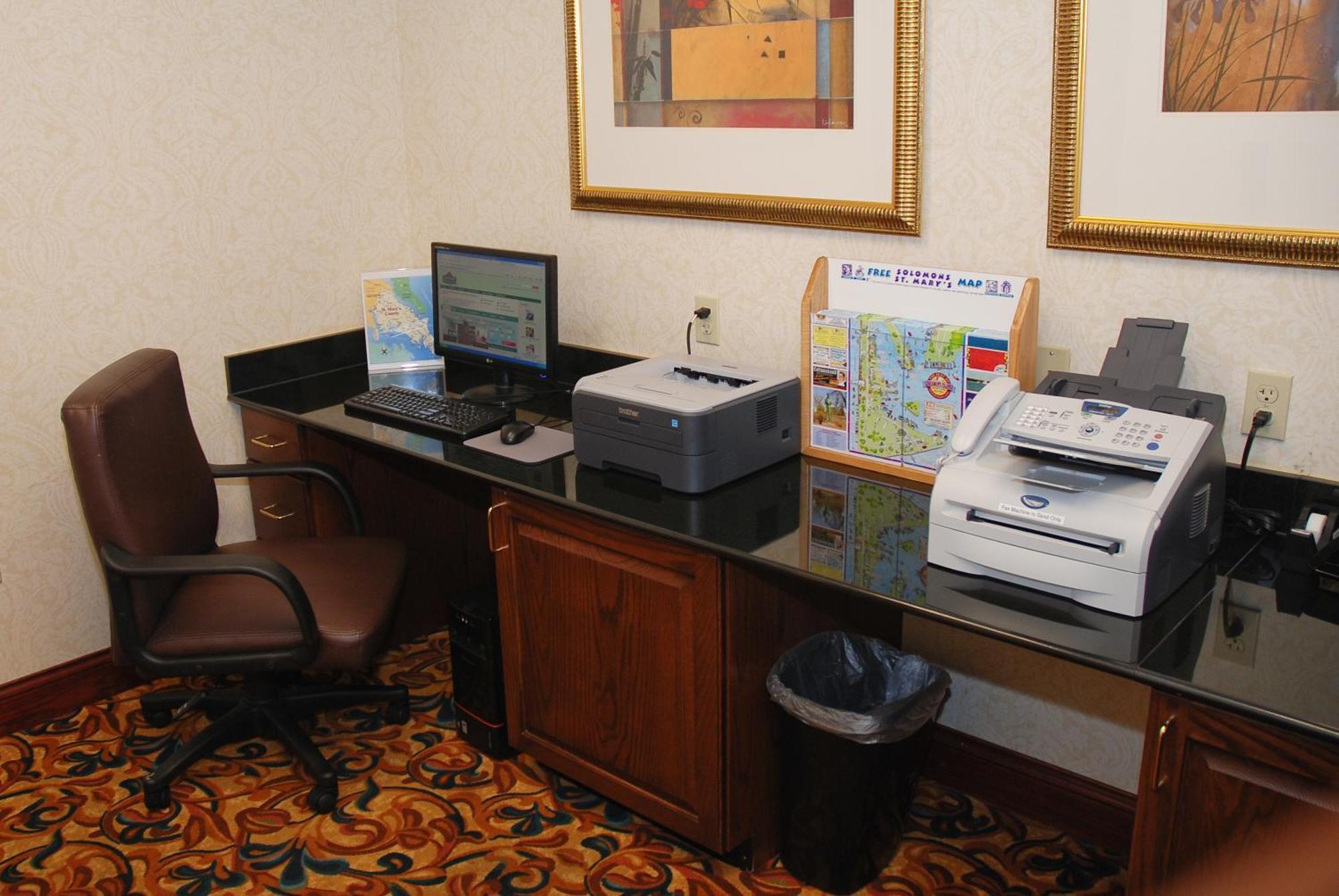 Country & By Radisson, Lexington Park Hotel California
